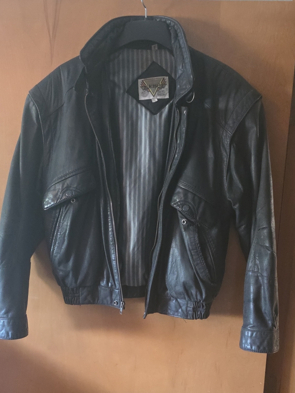 80's Men's Black Leather Bomber Jacket with Zip Front